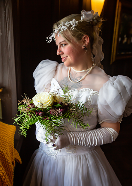 Braut mit Blumenstraus